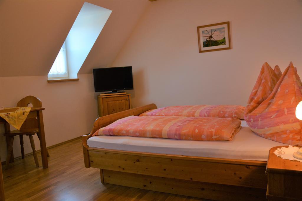 Weingut Seiner Vlg. Kraxner Villa Greisdorf Екстериор снимка